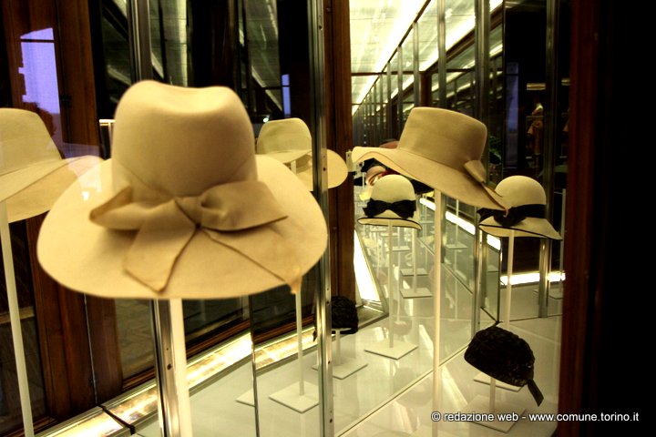 Chapeau, Madame! Cappelli di signore torinesi 1920-1970