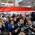 Ressa di reporter e giornalisti all\'inaugurazione del Salone