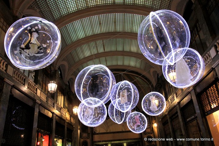 Sar.to la moda illumina Torino