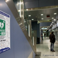 I nuovi cartelli nelle stazioni della metropolitana