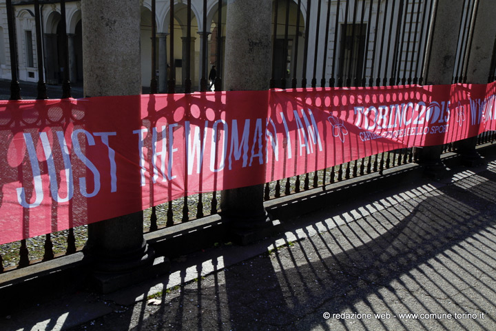 Just the woman I am - un'onda rosa contro il cancro
