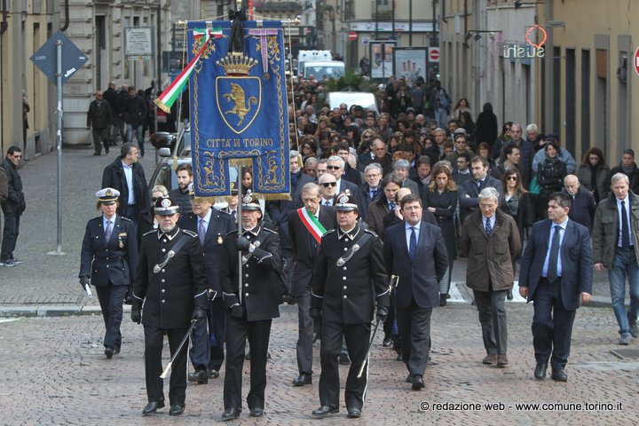 Torino rende omaggio alle vittime di Tunisi