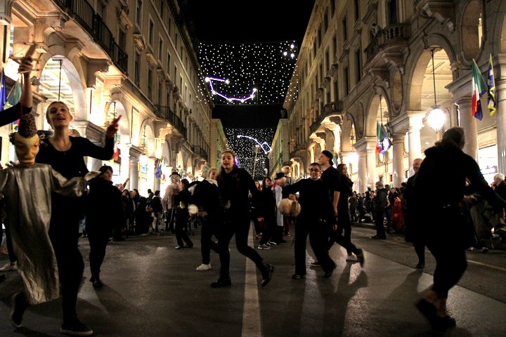 Un Défilé per l’inaugurazione di Luci d’Artista