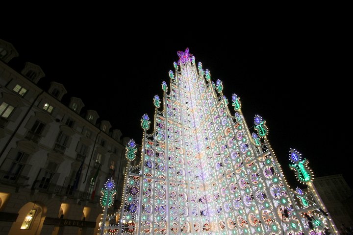 Con l’Albero e il Calendario dell’Avvento al via Il Natale coi Fiocchi