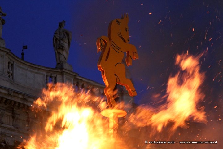 Festa in città per il tradizionale Corteo Storico e il Farò di San Giovanni