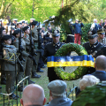 I Vigili in Alta Uniforme depongono la corona d'alloro