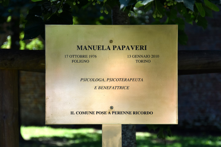 Una targa a ricordo di Manuela Papaveri ai Giardini reali