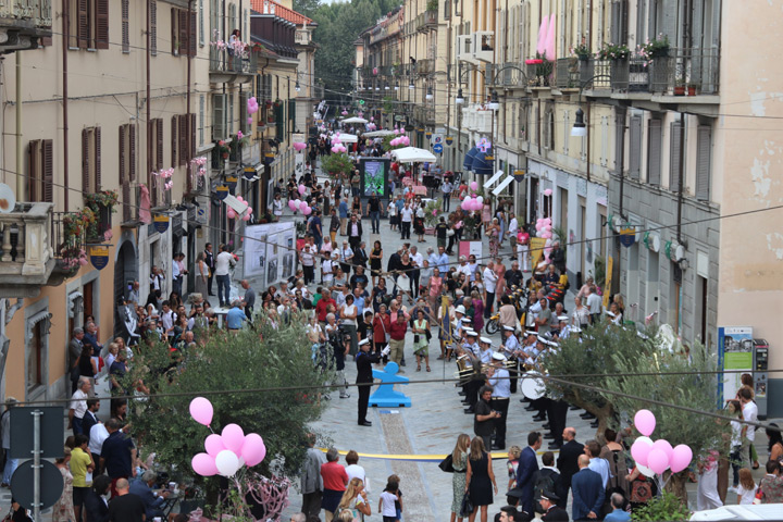 La nuova via Monferrato, pedonale e digitalizzata
