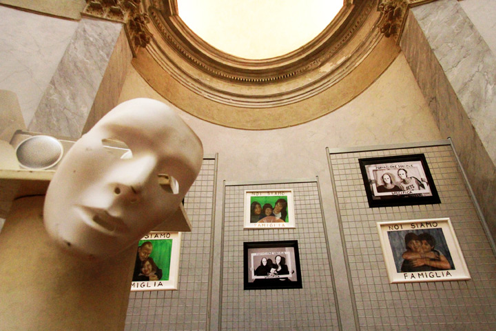 11 ottobre Giornata internazionale del Coming Out: speciale studenti in visita alla mostra “Famiglie: mettiamoci la faccia!” al Mausoleo della Bela Rosin