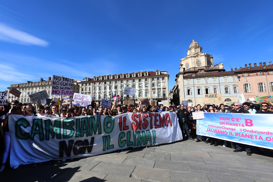 Fridays For Future, la Città in piazza con gli studenti
