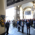 Un momento della commemorazione in piazza Palazzo di Città