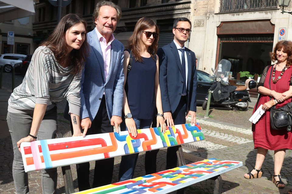 Inaugurate le panchine arcobaleno #peaceandpride