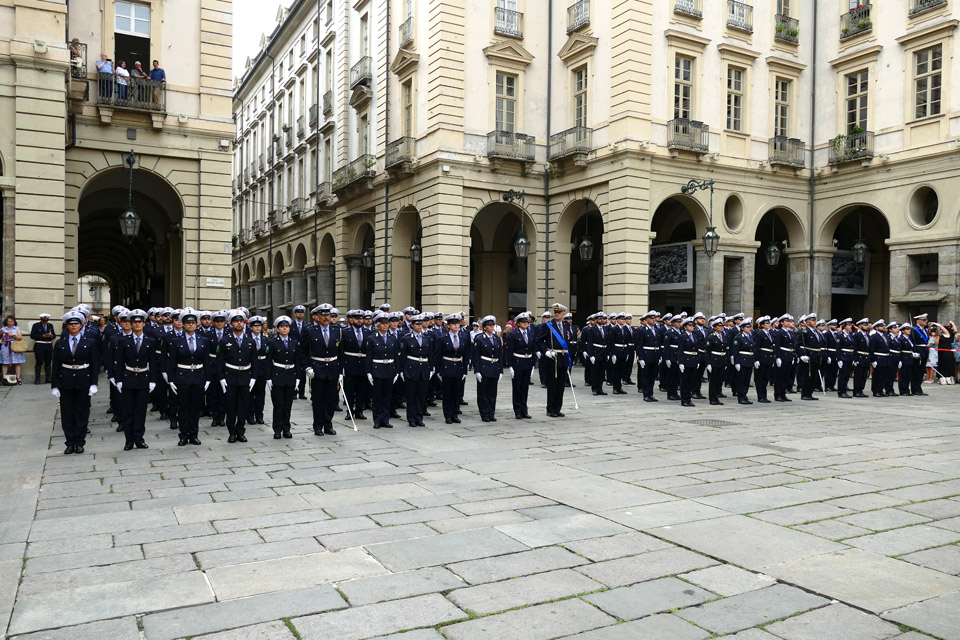 In piazza Palazzo di Città il giuramento della Polizia Municipale