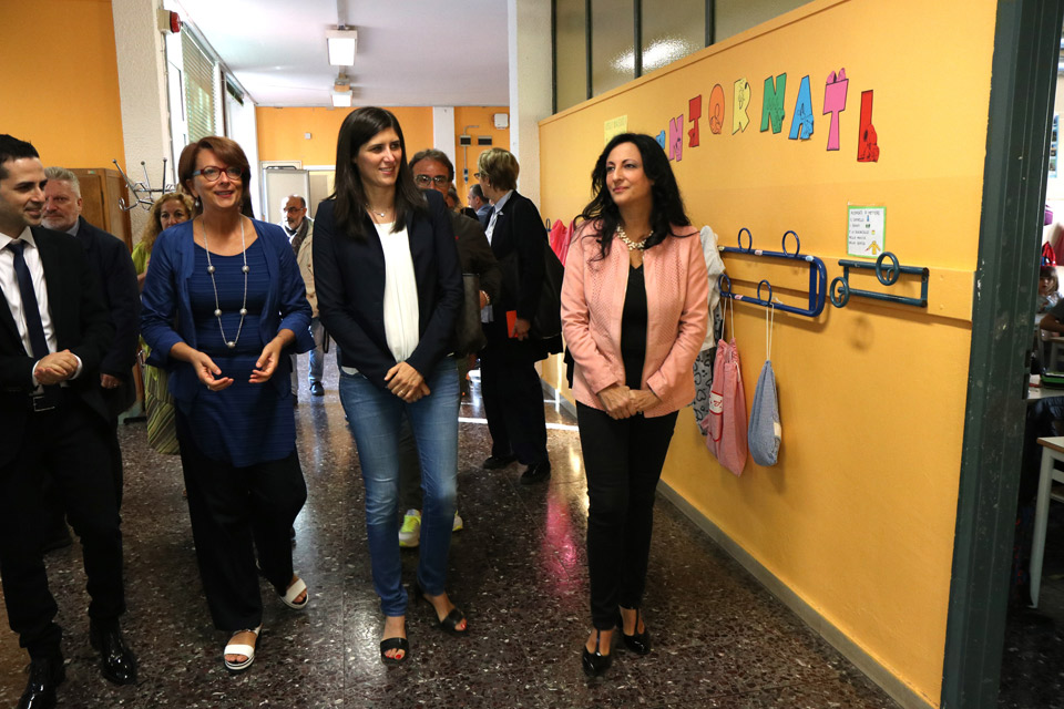 Primo giorno di scuola, il saluto agli allievi di Appendino e Di Martino