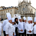 La Sindaca Appendino con gli chef di Casa CioccolaTò