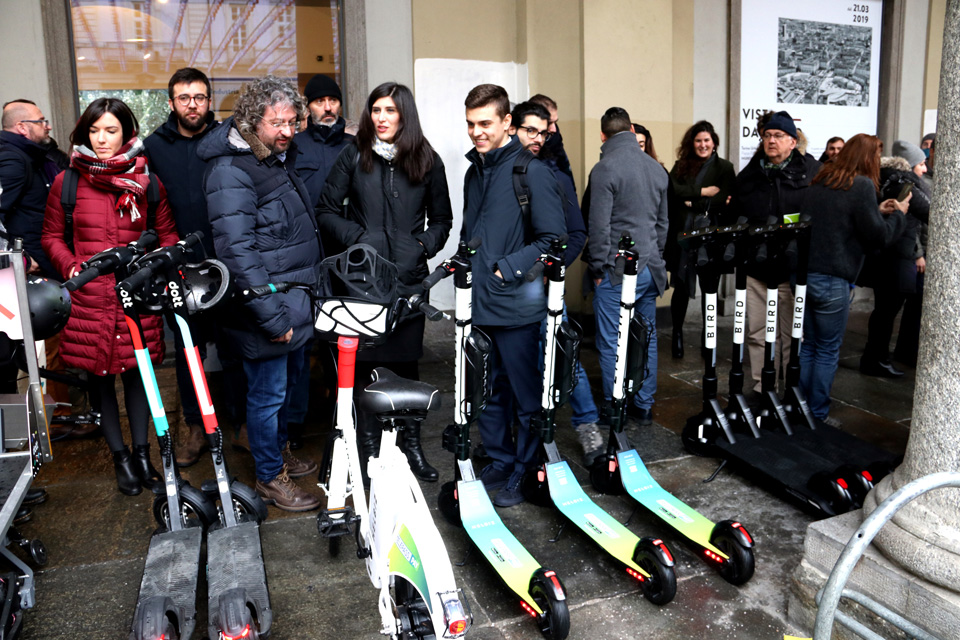 Per la prima volta a Torino monopattini e biciclette a pedalata assistita in sharing