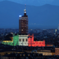 Palazzo Carignano illuminato con il Tricolore