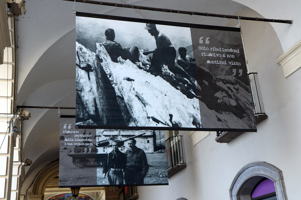 Sotto ai Portici di Piazza della Repubblica la mostra 'Ricordati di non dimenticare. Nuto Revelli, una vita per immagini'