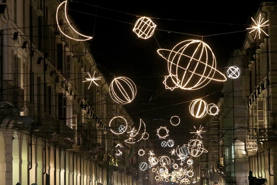 Le Luci d’Artista accendono il mese dell’Arte Contemporanea