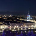 I colori della bandiera della pace sulla Mole Antonelliana di Torino