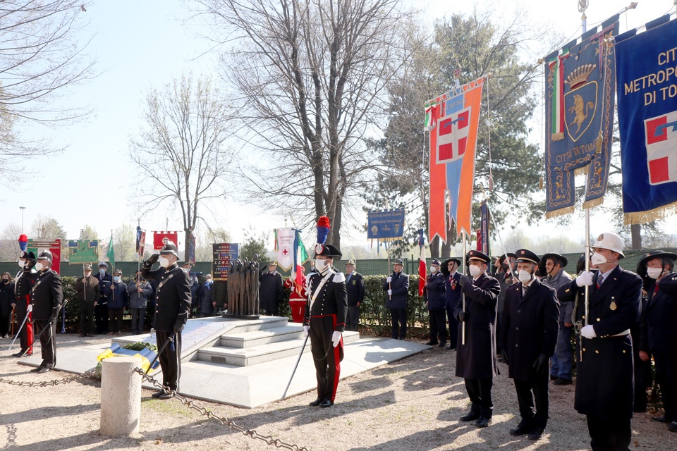 In corso IV Novembre reinaugurato il Monumento ai caduti di Nassirya