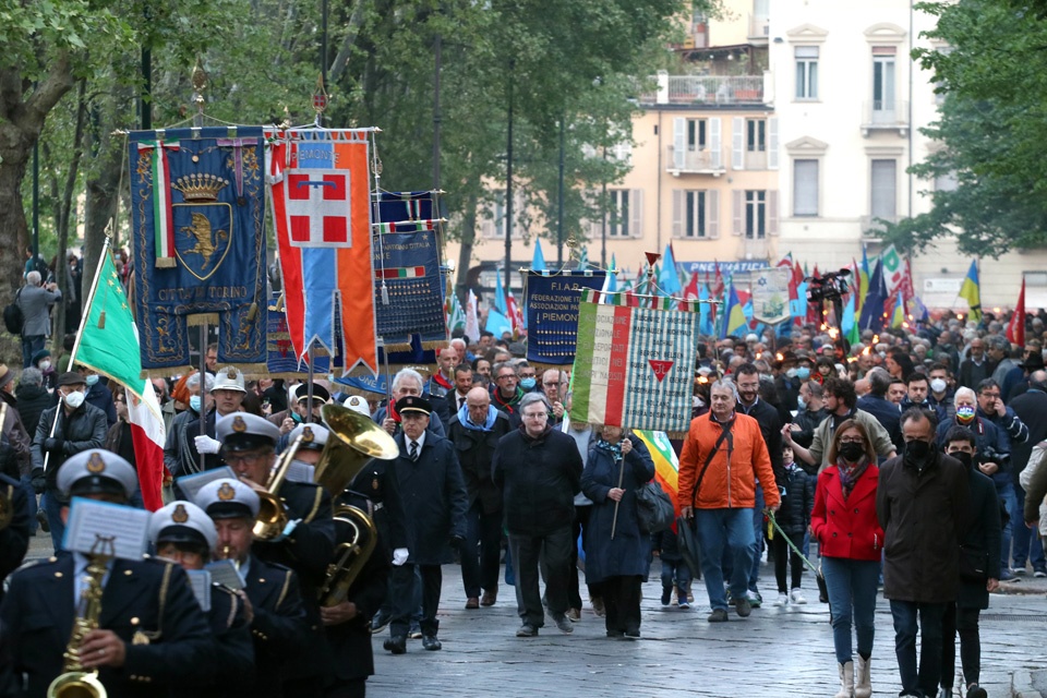 La fiaccolata per il 77° anniversario della Liberazione