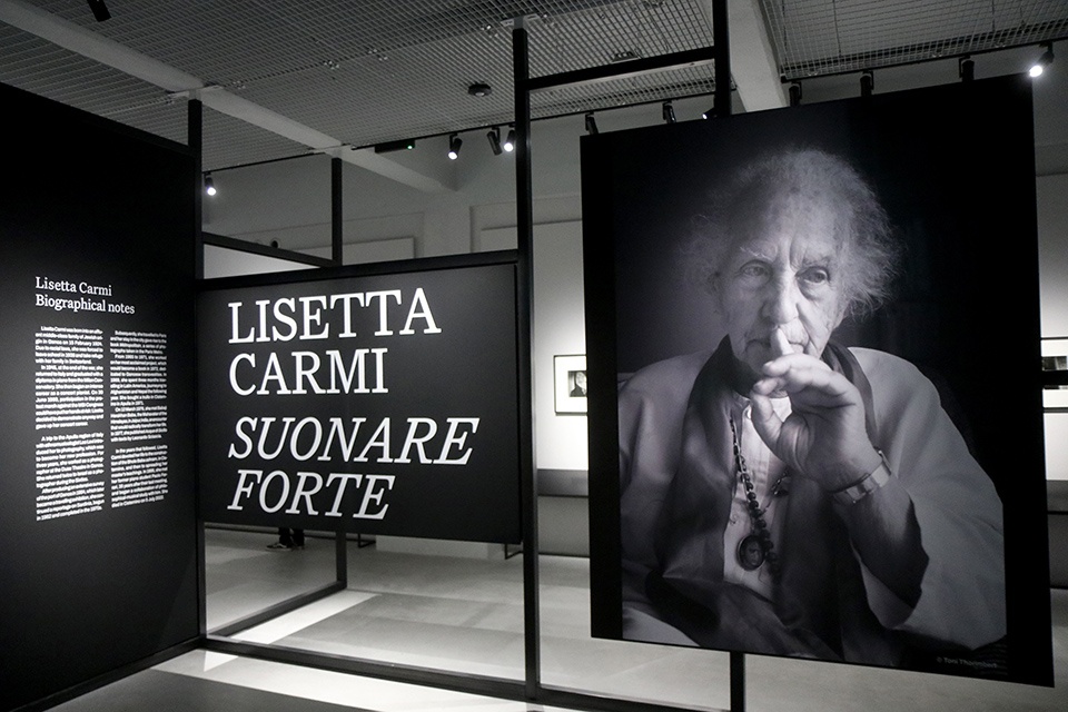 A Gallerie d'Italia la mostra 'Lisetta Carmi. Suonare forte'