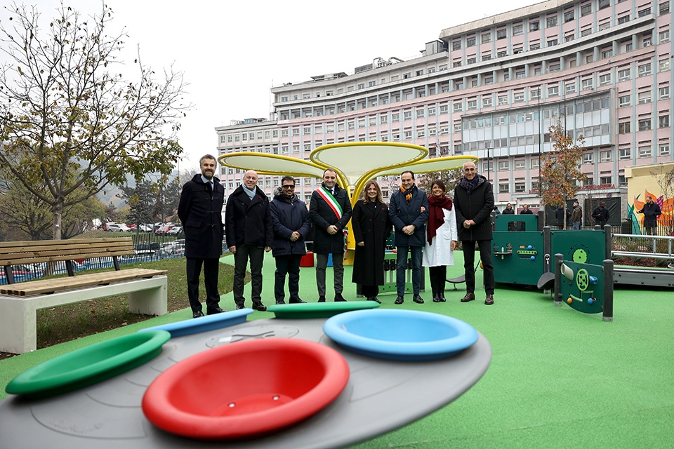 Inaugurato il Giardino del Sole, intitolato a Maria Teresa Lavazza, di fronte all’Ospedale Infantile Regina Margherita