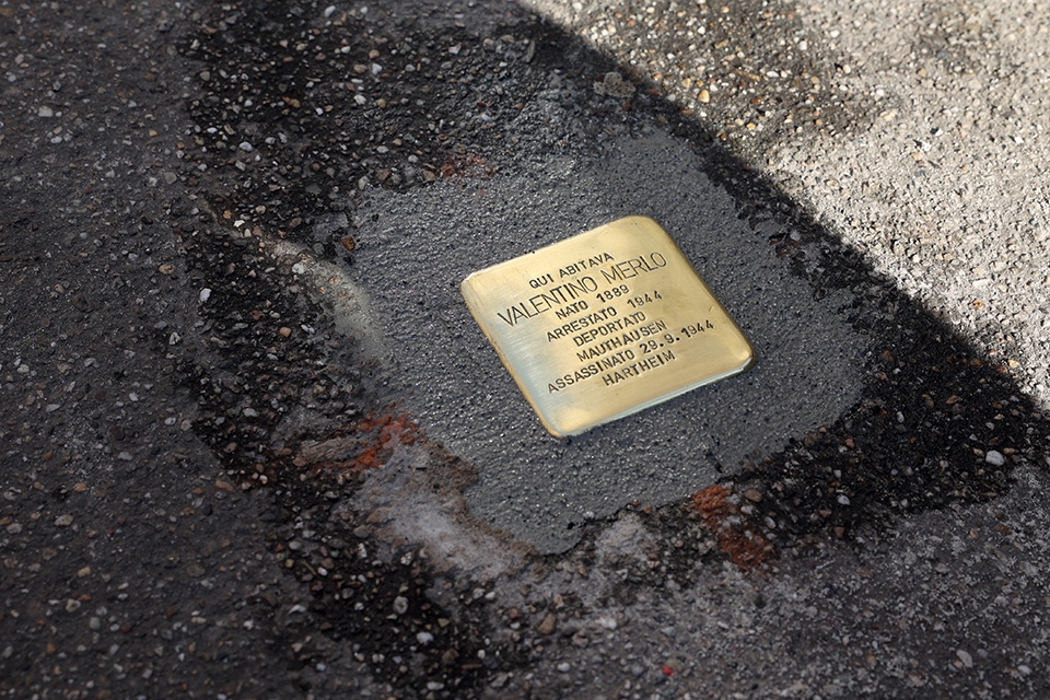 Per il nono anno, Torino accoglie le Pietre d’Inciampo (Stolpersteine) di Gunter Demnig