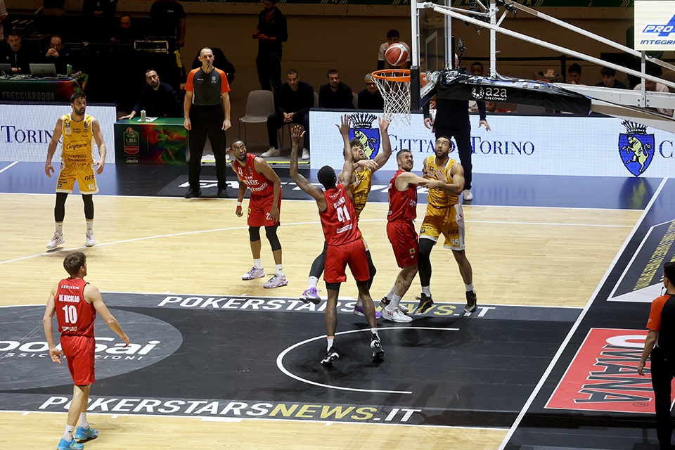 Al via la Final Eight di Basket: Brescia e Pesaro le prime semifinaliste della Coppa Italia