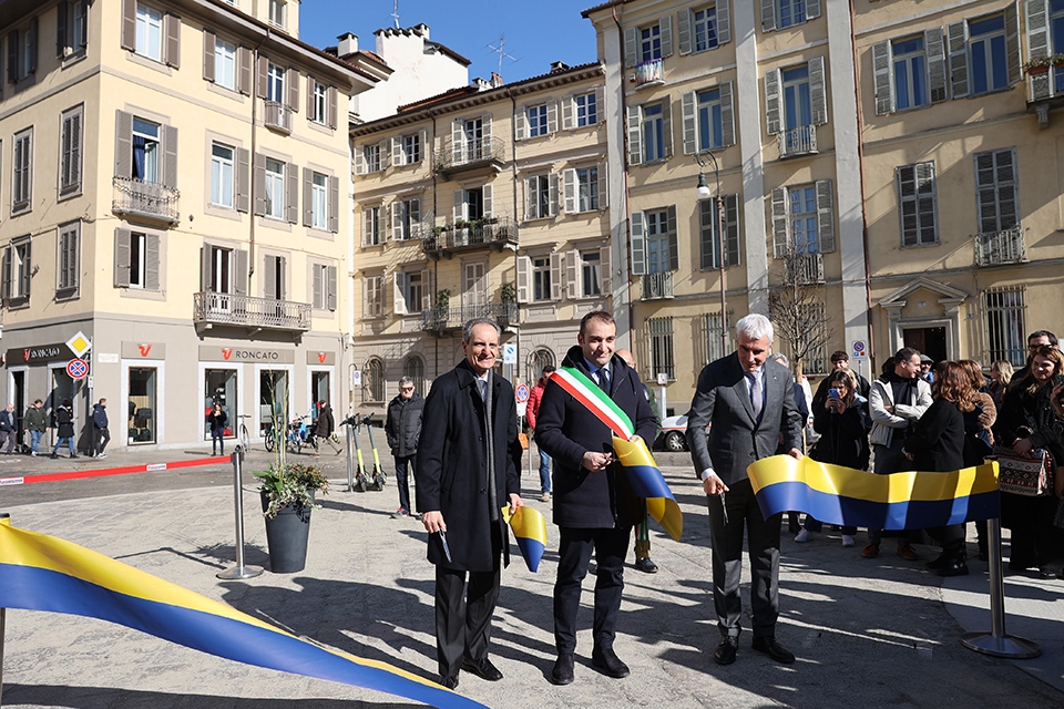 Taglio del nastro per la nuova piazza Arbarello e per il rinnovato corso Siccardi