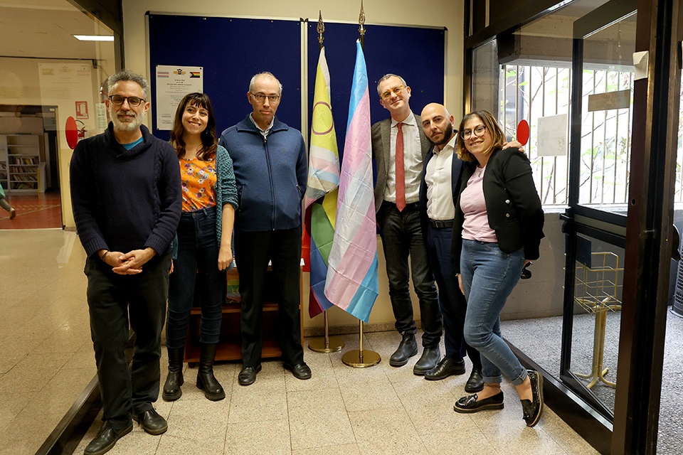 Alla Circoscrizione 7 le bandiere dei diritti delle persone transgender e lgbtqia+