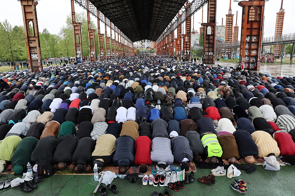 Ventimila persone al Parco Dora per la preghiera di fine Ramadan