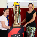 Paola Cardullo e Francesca Piccinini con la Coppa CEV