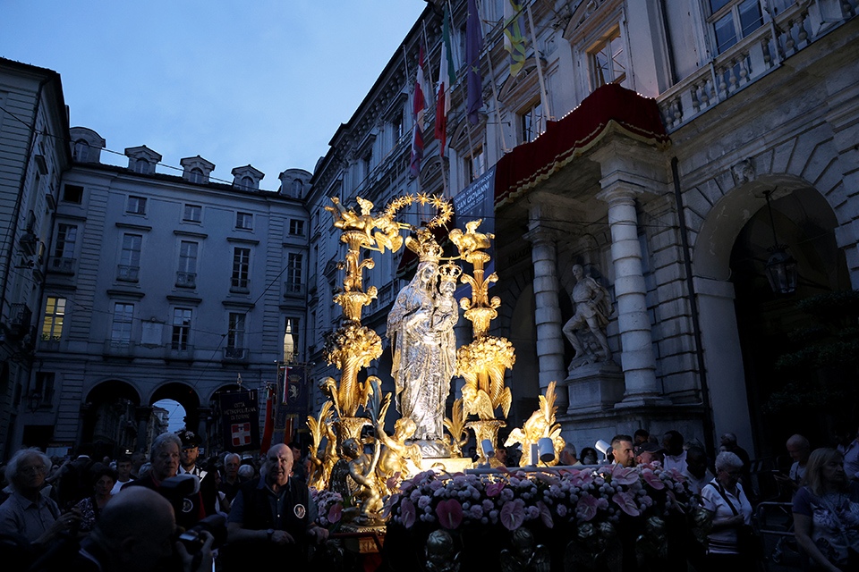 La processione in onore della B.V. Consolata