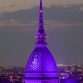 La Mole Antonelliana con il logo campionati europei femminili di pallavolo CEV Eurovolley