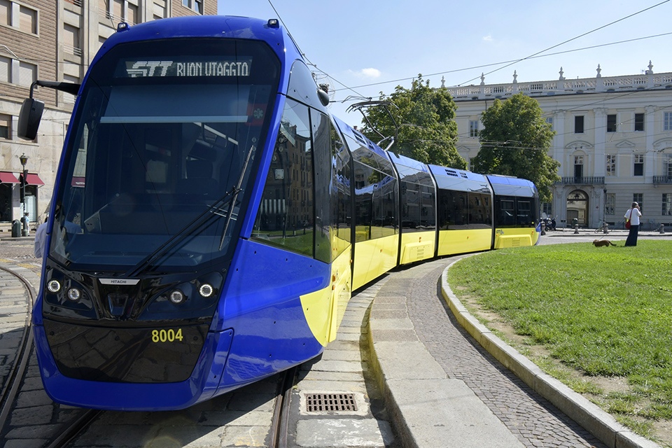Presentati i nuovi tram Hitachi: dalla prossima settimana in servizio sulla linea 9
