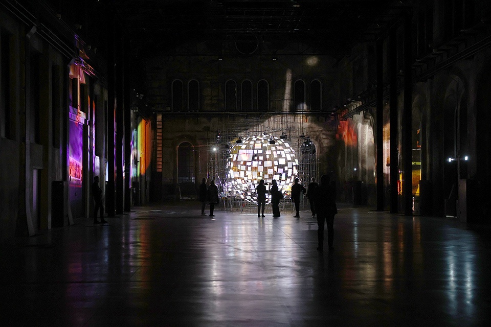 Alle OGR riflessioni sulle pratiche scultoree nella contemporaneità con Sarah Sze e Sara Enrico