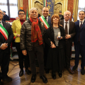Consegna delle Medaglie d'Onore: Goglio Lorenzo, riceve la figlia Norma Lucia accompagnata dal Sindaco di Castellamonte