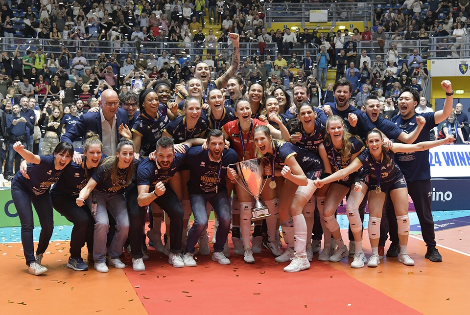 Al Pala Gianni Asti la Reale Mutua Fenera Chieri ’76 supera il Neuchatel e conquista la Cev Volleyball Cup