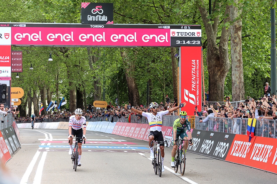 Giro d’Italia: a Torino trionfa allo sprint Jhonatan Narvaez, in un finale di tappa spettacolare