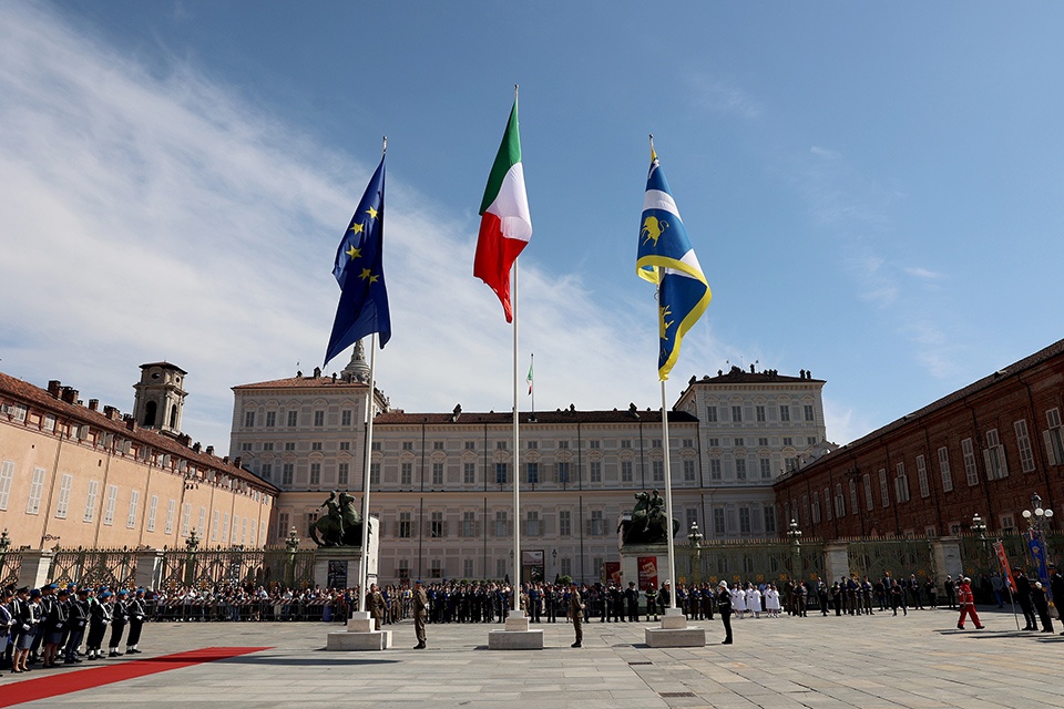 Festa della Repubblica: in piazza Castello la cerimonia dell’Alza Bandiera