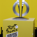 Il trofeo della “Grand Départ” nel Grattacielo della Regione