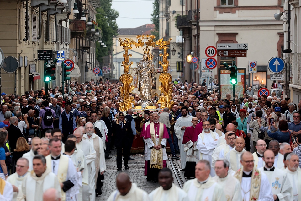 La tradizionale processione della Consolata