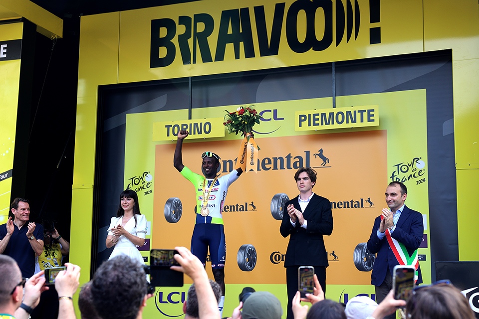 Torino colorata di giallo in festa per l’arrivo della ‘Grande Boucle’