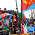 I tifosi eritri festeggiano Biniam Girmay