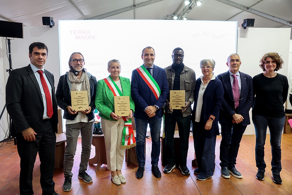 ‘Abbiamo un mondo in Comune’. La Città premia la cooperazione internazionale a Terra Madre