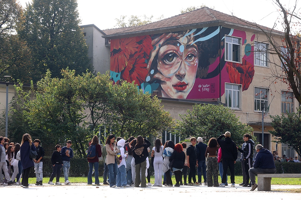 Inaugurato il murale sulla facciata della succursale del Liceo Artistico Cottini