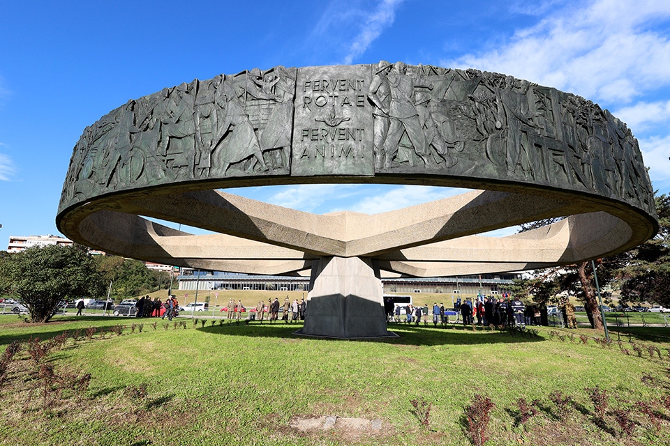 Inaugurato al Parco Millefonti il monumento restaurato all’Autiere d’Italia