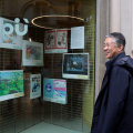 La visita alla mostra di disegni realizzati dai bambini di Nagoya allestita al  PIU - Punto Informativo Unificato della Città